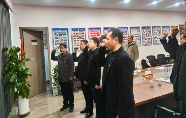 淮北市建筑裝飾協(xié)會(huì)黨支部舉行新黨員宣誓儀式
